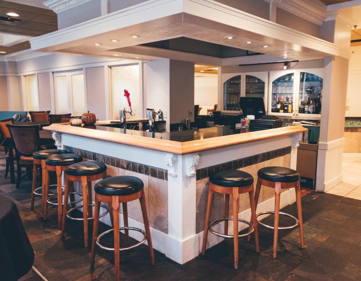 Temple Gardens Hotel & Spa Moose Jaw Bagian luar foto